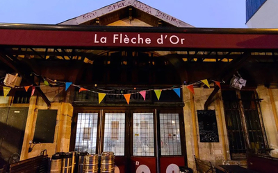 Photo de la façade de la Flèche d'Or