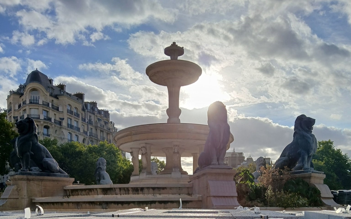 la fontaine de la place Félix Eboué 