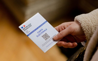 main tenant une carte électorale