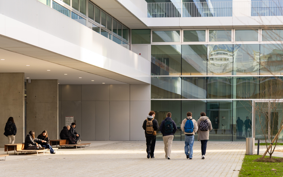 Extérieur Campus Condorcet, porte de la Chapelle.
