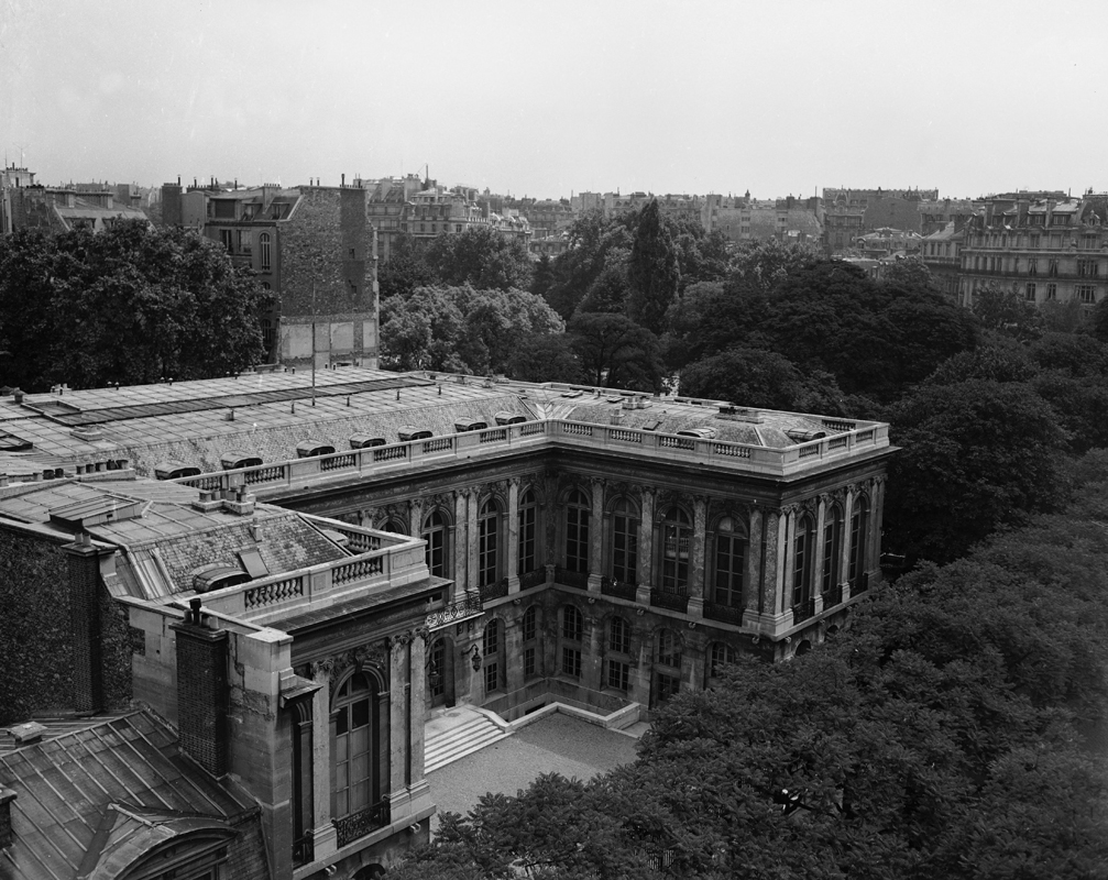 Le "Palais Rose", construit par Ernest Sanson (1836-1918) pour Boni de Castellane (1867-1932), 122 avenue Malakoff. Paris en 1951.