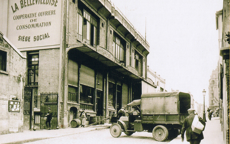 Une photo de 1910 montrant l'ancienne façade de la Bellevilloise