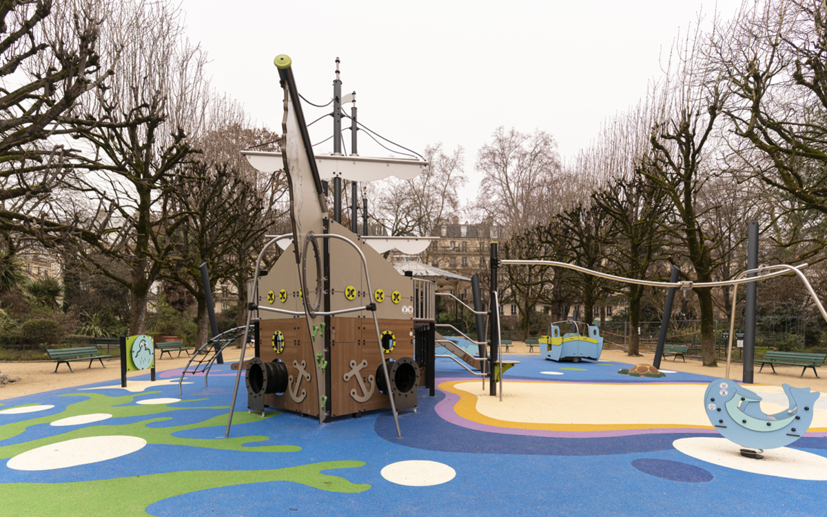 Aires de jeux dans le square Maurice Gardette.