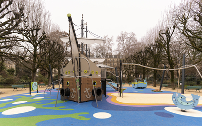 Aires de jeux dans le square Maurice Gardette.