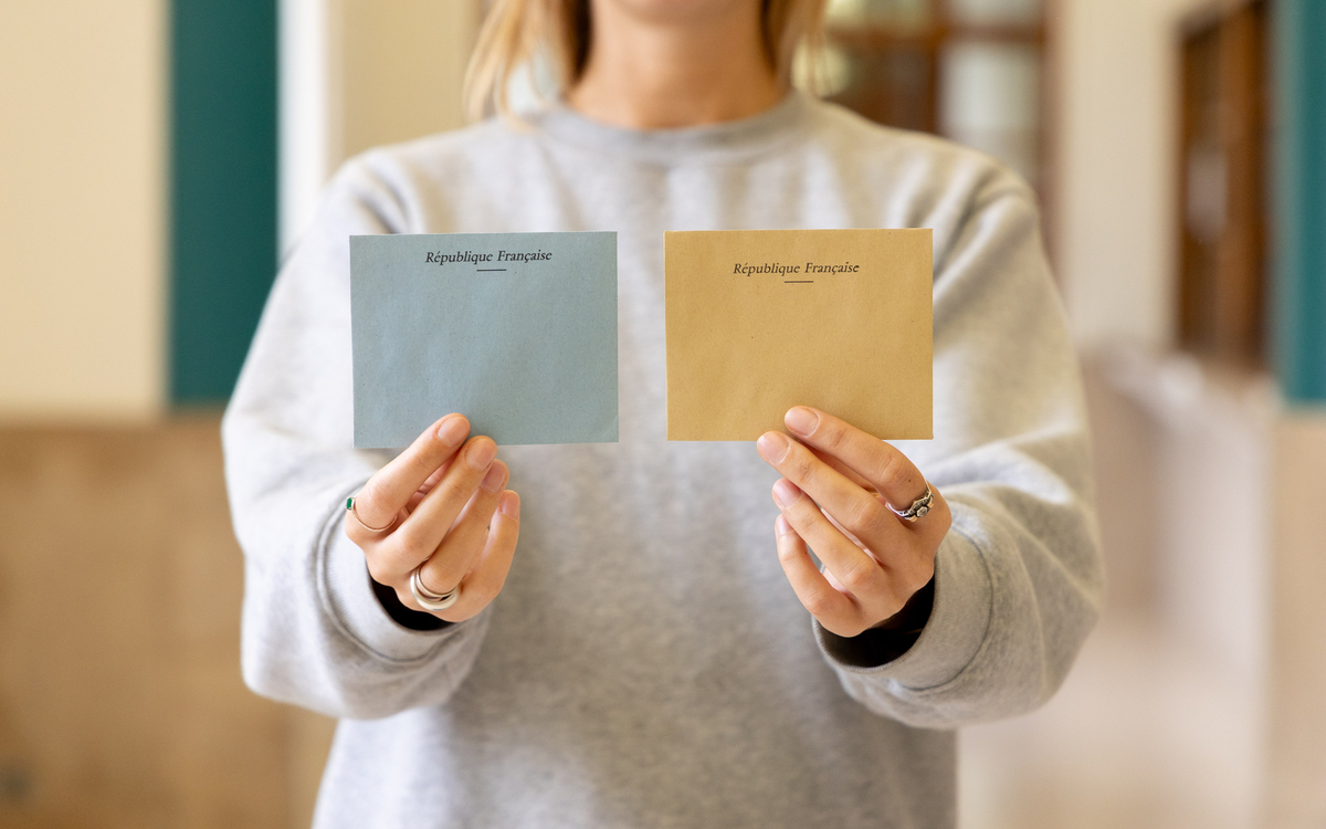 Deux enveloppes pour un double vote.