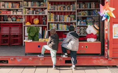 Enfants sur l'R de jeux à République