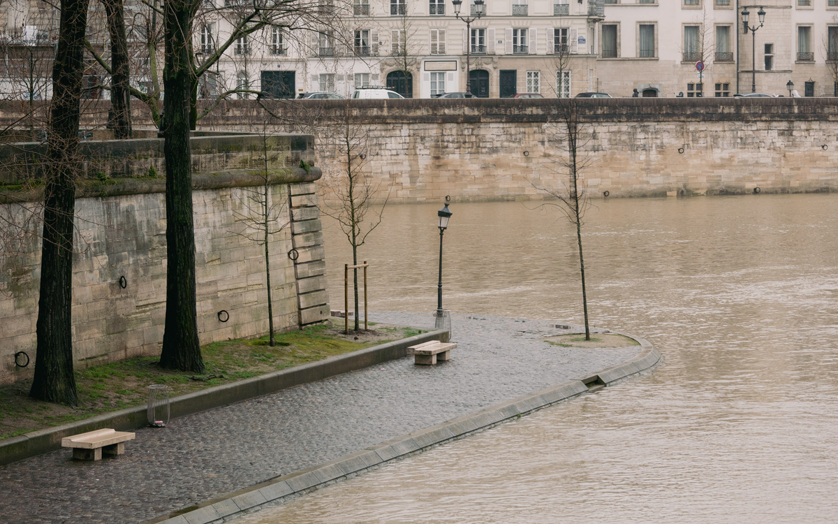 Les quais sous l'eau durant la crue de février 2026.