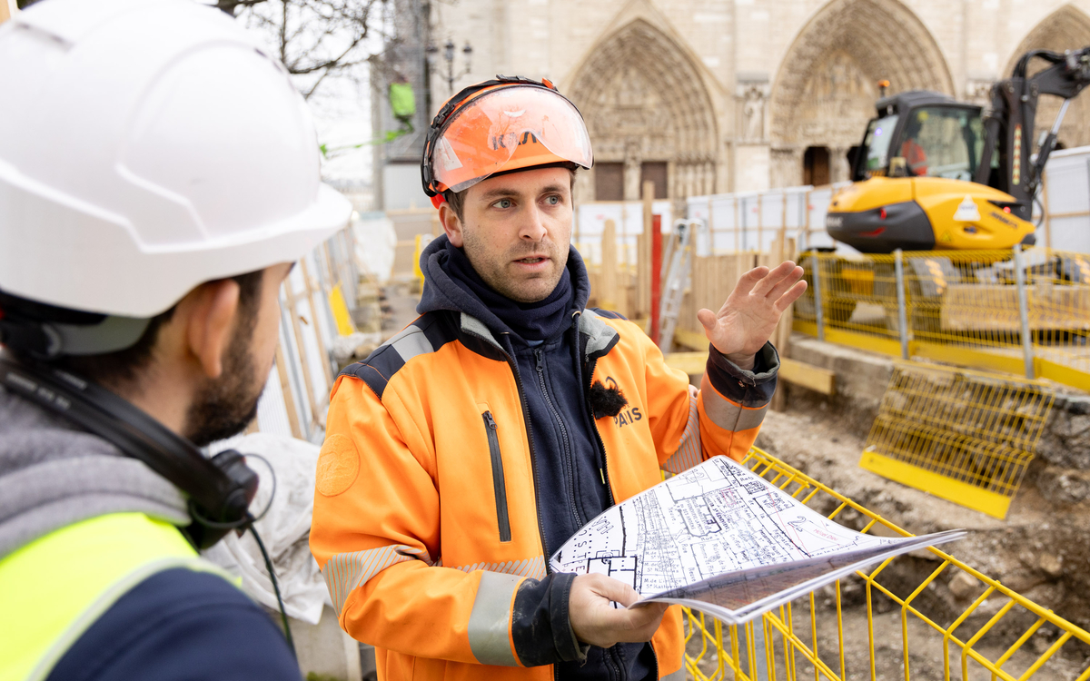 Fouille archéologique sur le Parvis de Notre-Dame.