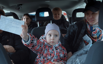 Des gens dans une voiture 