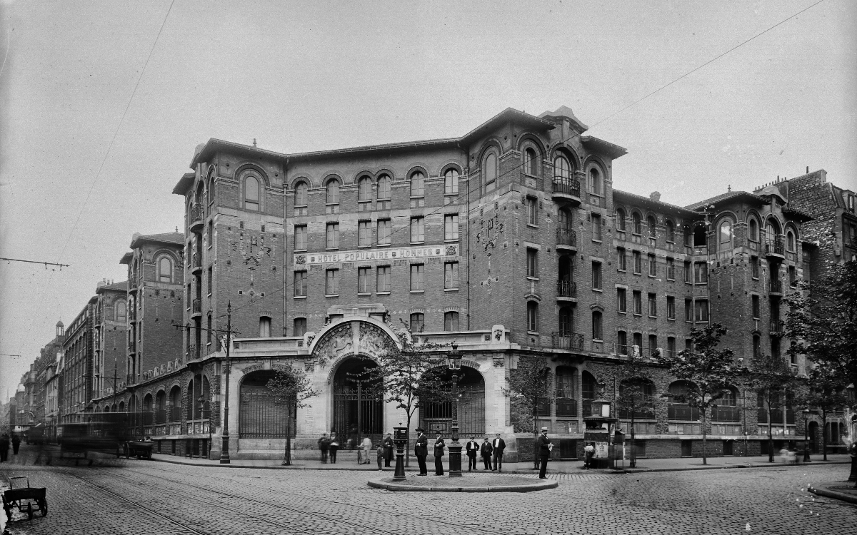 la façade du Palais de la Femme, Armée du Salut, rue Faidherbe, en 1920 (11e arr.).