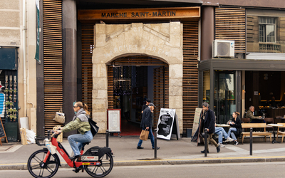 La façade du marché couvert de Saint-Martin dans le 10e arrondissement de Paris 