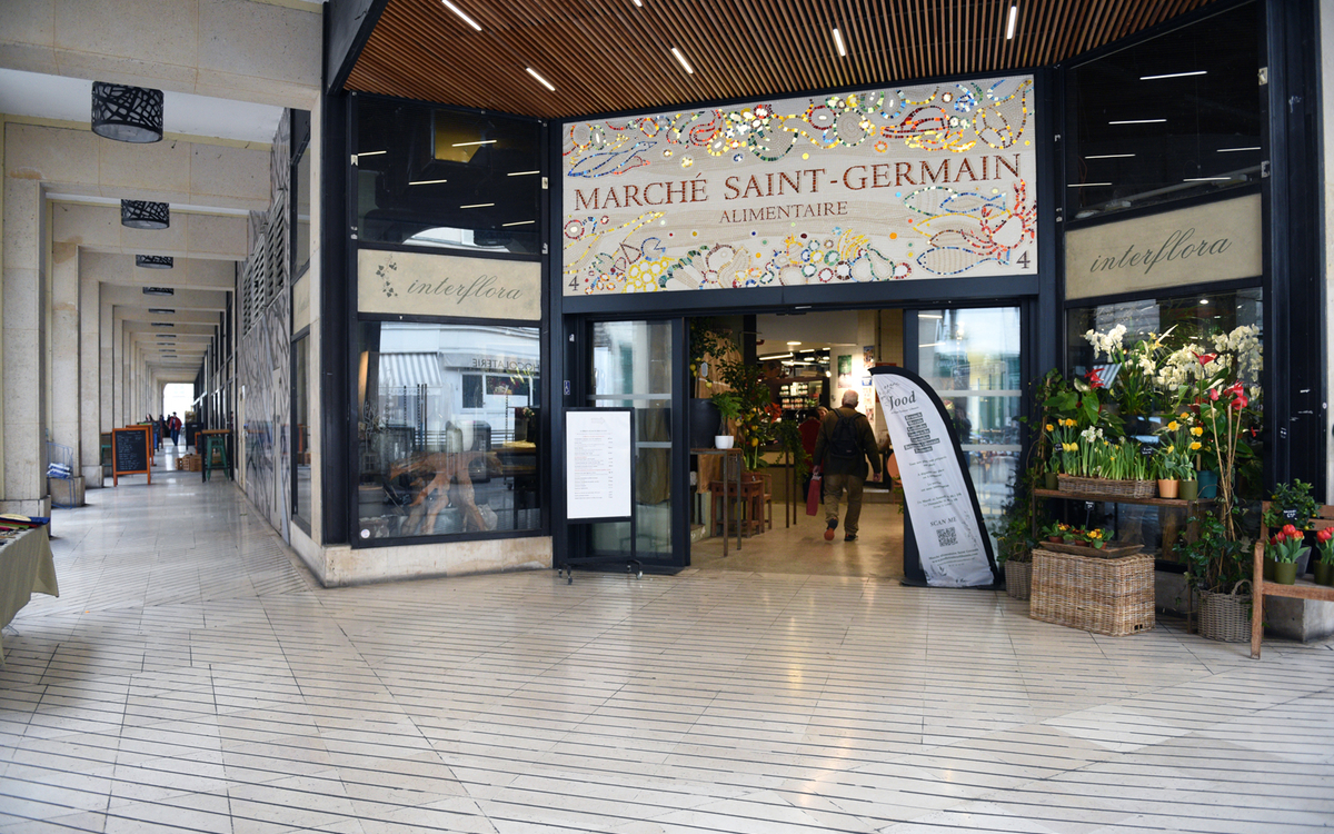 Entrée du marché couvert Saint-Germain (6e).