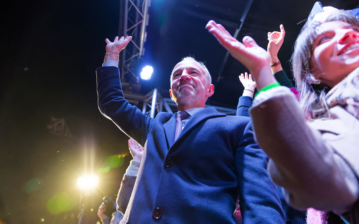 Emmanuel Grégoire à la rencontre des Parisiennes et des Parisiens.
