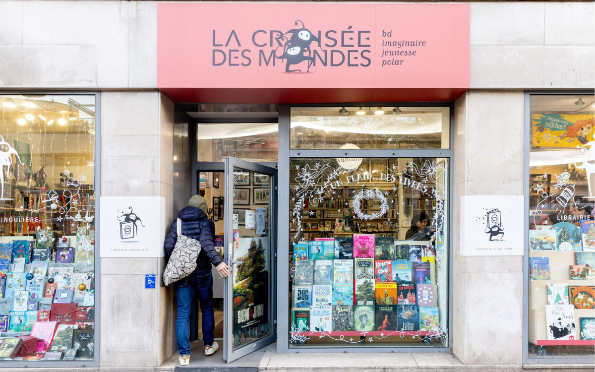 Devanture de la librairie La Croisée des mondes