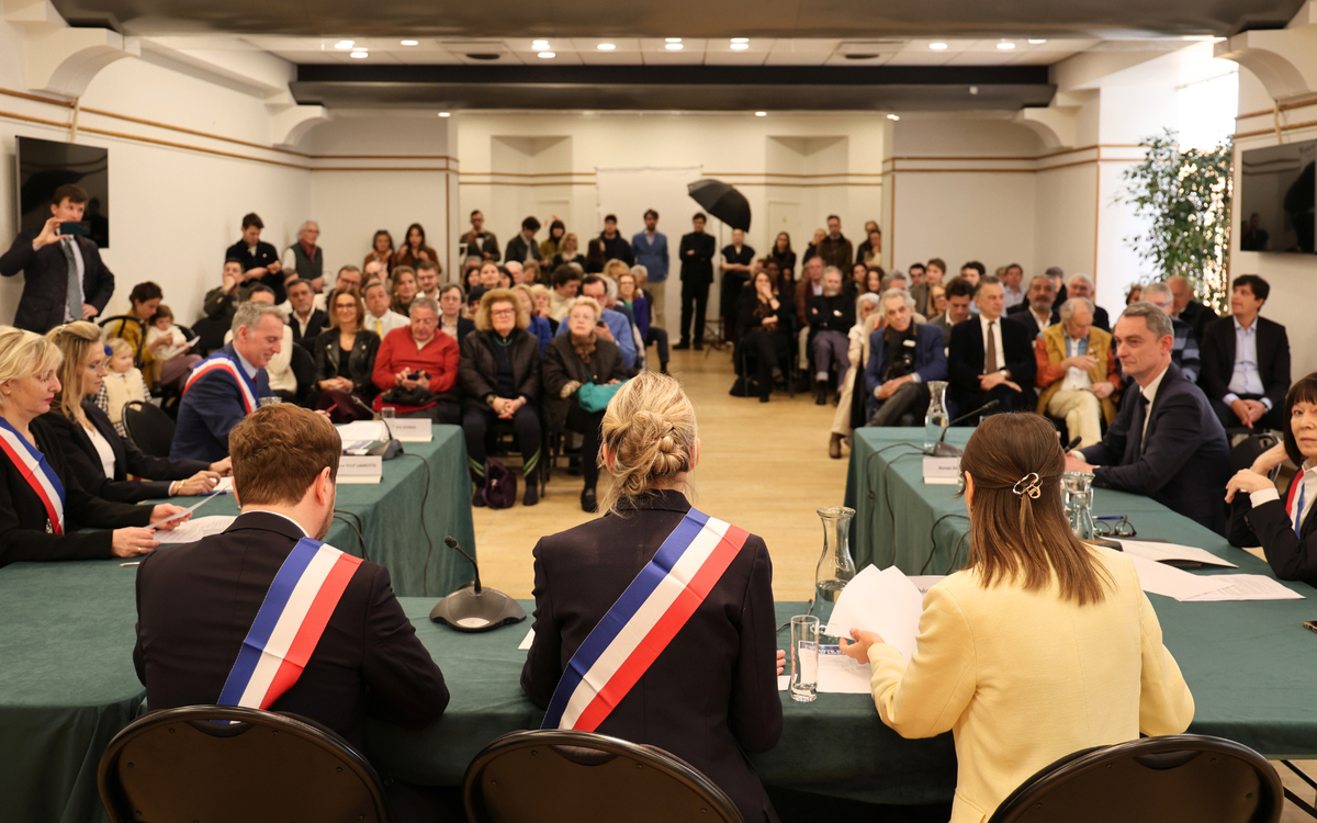 Elus du Conseil de dos, en face public