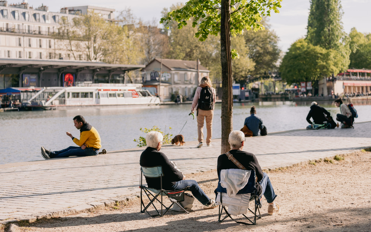 Vue de dos un couple de seniors