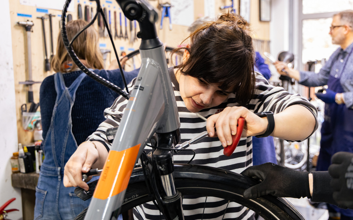 On a testé un atelier d'autoréparation de vélo (quand on n'y connait rien)
