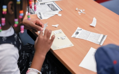 Atelier en lien avec le fonds d'art contemporain à l'école rue Cavé