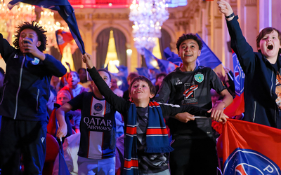 Des enfants sont venus voir le match BAYERN/PSG durant la Watch Party organisée dans la salle des Fêtes de l'Hôtel de Ville.