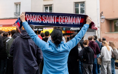 Des supporters regardant la demie-finale PSG/Bayern, dans le quartier Buttes au cailles, 13e.