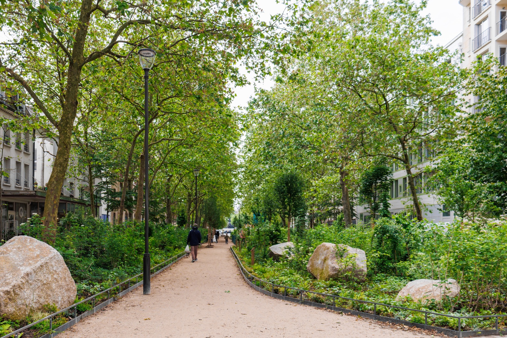 L'avenue de Bouvines après la création du jardin, en mai 2026