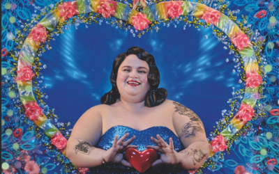 femme auréolée d'un coeur fleuri