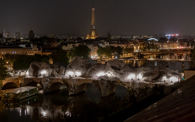 La caverne gonflée de nuit
