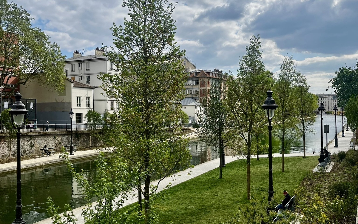 pelouse au bord du canal