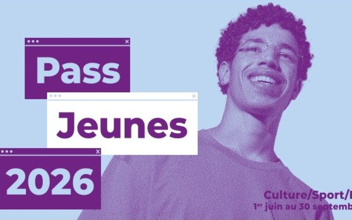 jeune garçon à lunettes
