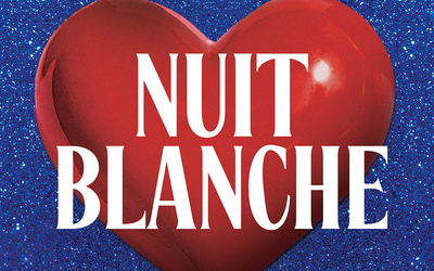 Nuit blanche écrit en blanc devant un coeur rouge et un fond bleu