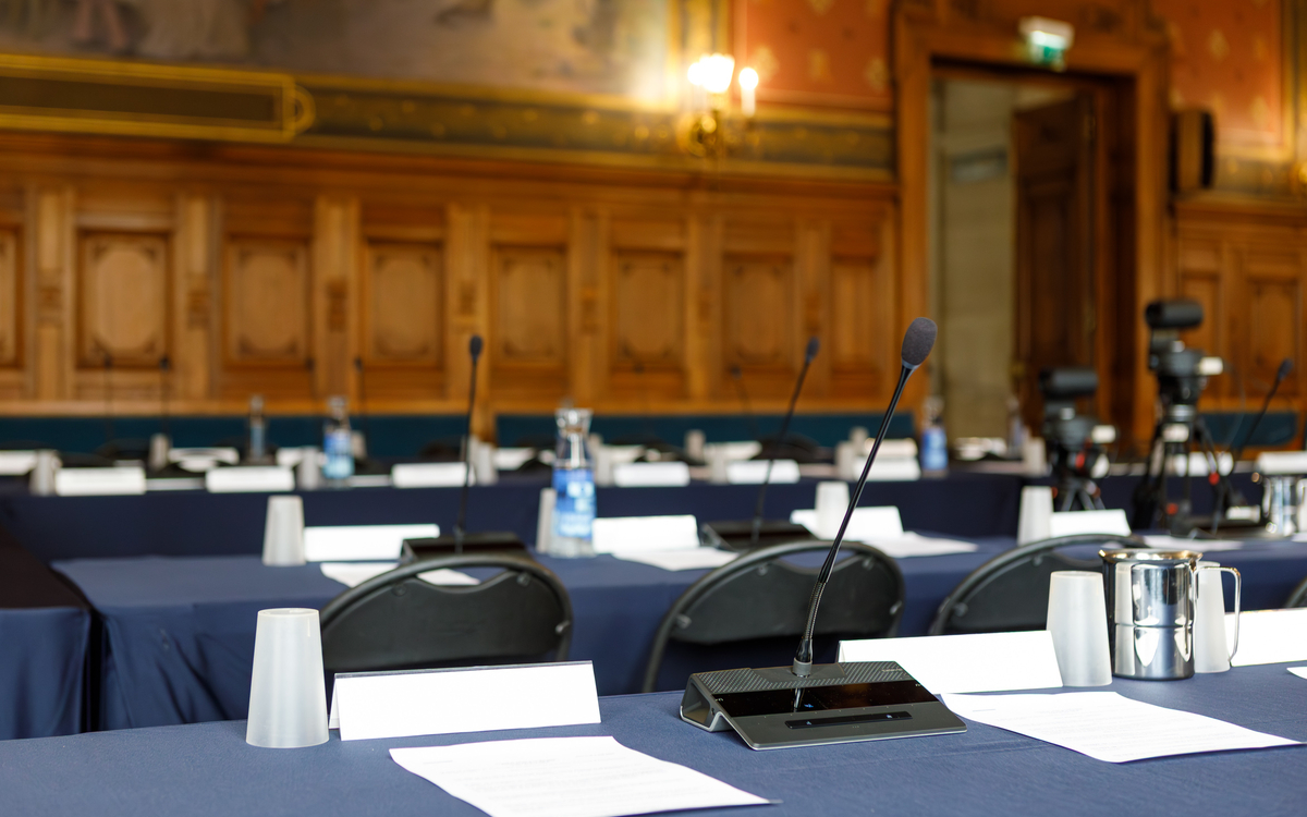 conseil d'arrondissement, salle vide