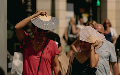 Deux évantails vs Canicule à Paris.