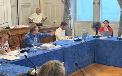Jean-Pierre Lecoq préside le 1er Conseil d'Arrondissement de sa nouvelle mandature.