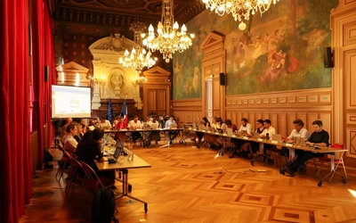 Conseil d'arrondissement réuni dans la salle des fêtes de la Mairie du 11e