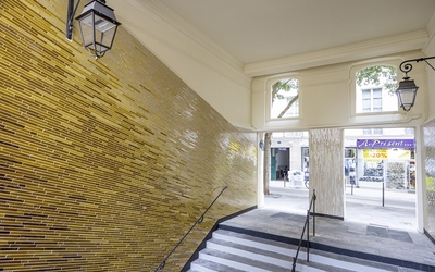 Vue sur l'entrée du 