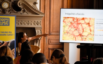 Présentation d'une cartographie lors d'une conférence