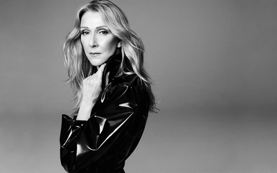 Portrait Céline Dion en noir et blanc. 