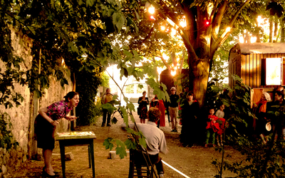 Spectacle au Girandole, théatre de verdure à Montreuil. 