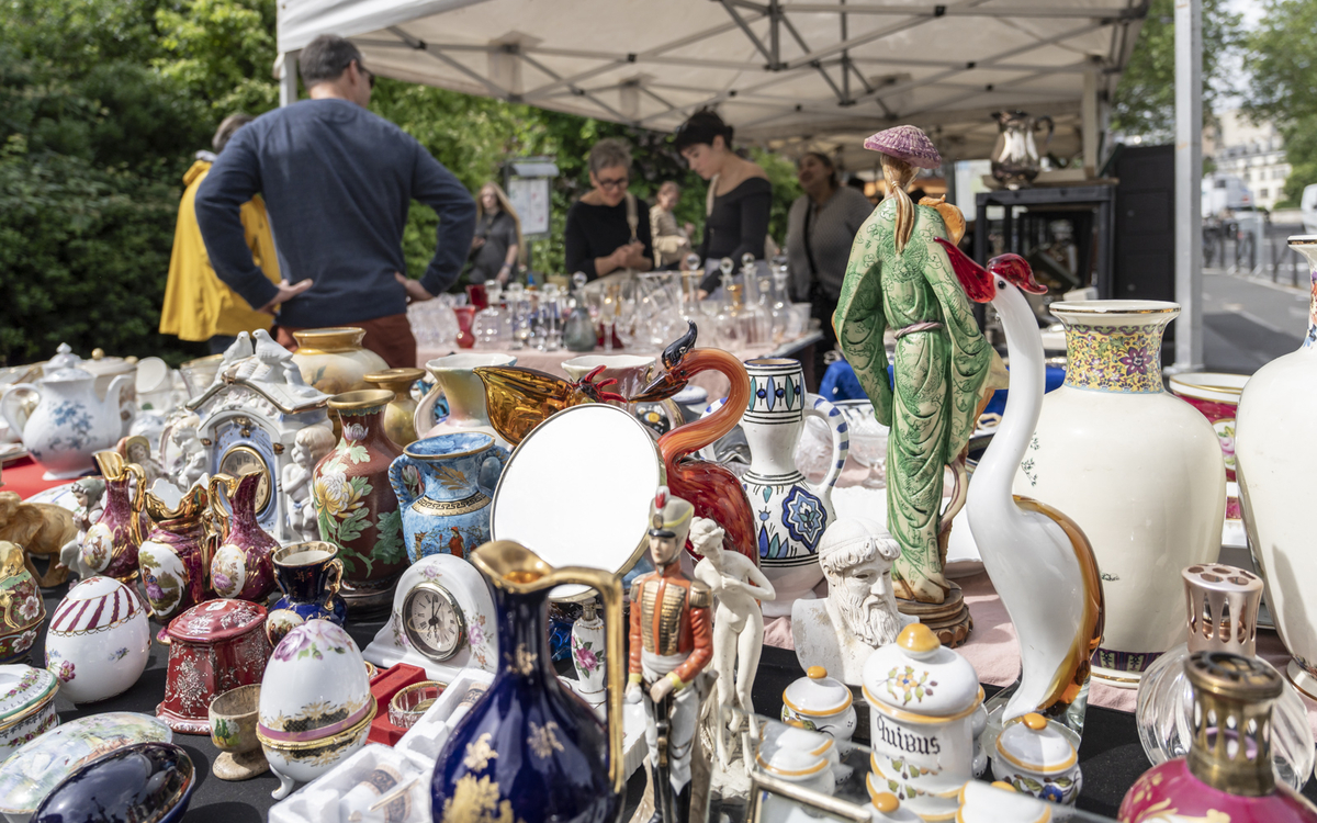 Zoom sur un stand de brocante
