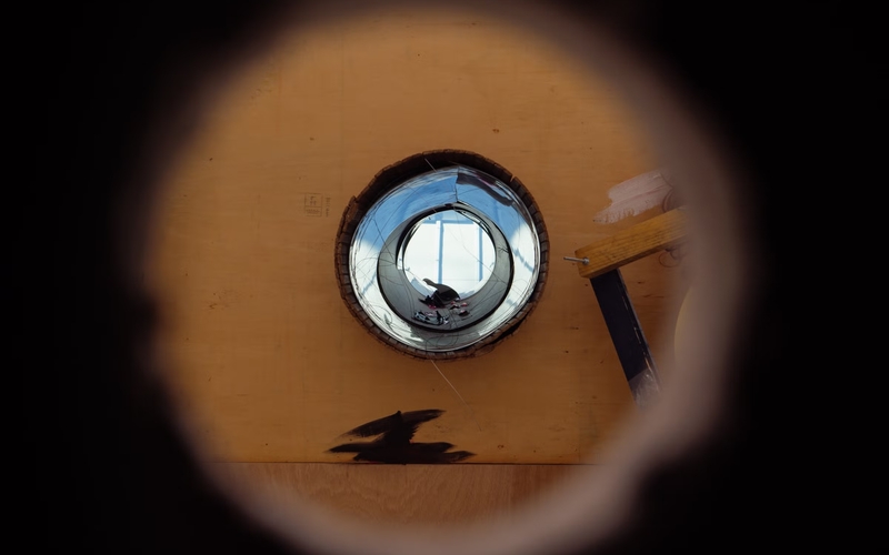 Photographie représentant un trou en forme d'oeil