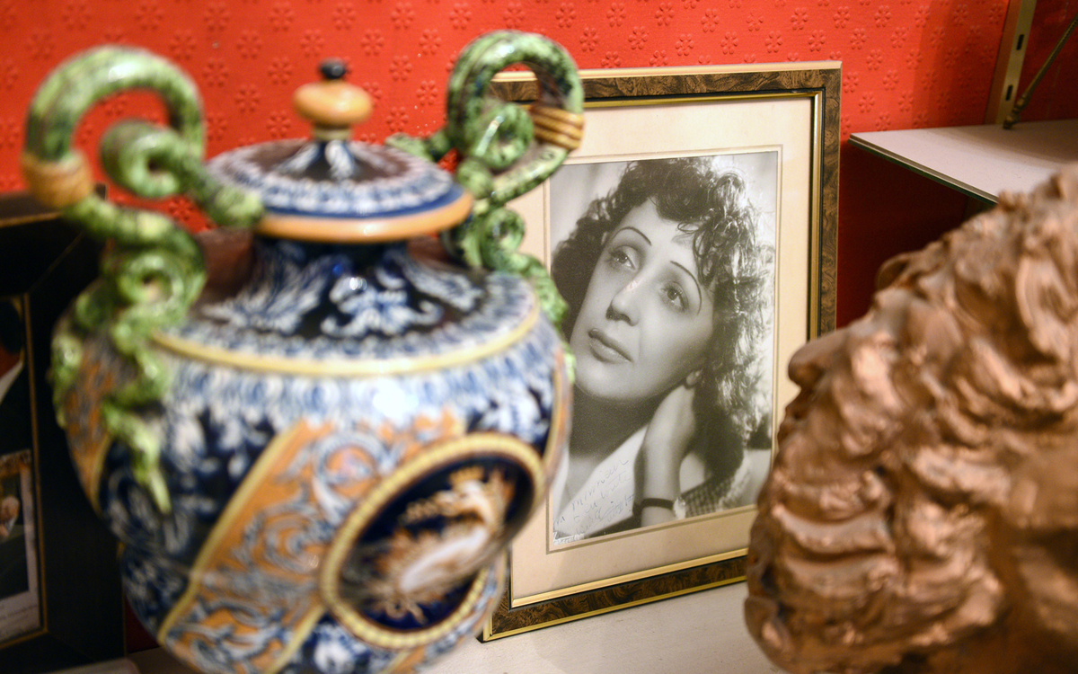 Le musée Édith-Piaf est un musée privé ouvert au public sur rendez-vous dans le 11e.