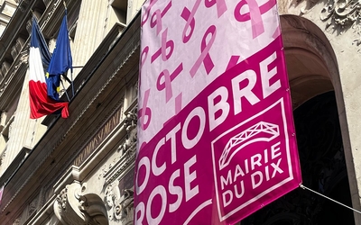 Façade mairie - octobre rose