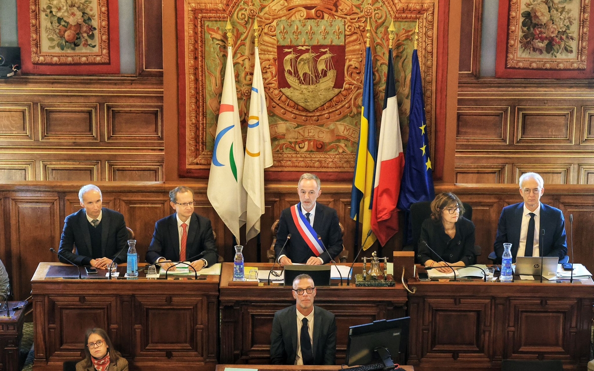 photo du conseil de Paris présidé par E. Grégoire