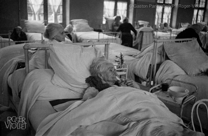 Gaston Paris (1903-1964), Hôpital de la Pitié-Salpétrière., Pavillon Antonin Gosset, Bibliothèque historique de la Ville de Paris Roger Viollet (Gaston Paris (1903-1964), Roger Viollet) Gaston Paris (1903-1964), Hôpital de la Pitié-Salpétrière., Pavillon Antonin Gosset, Bibliothèque historique de la Ville de Paris Roger Viollet