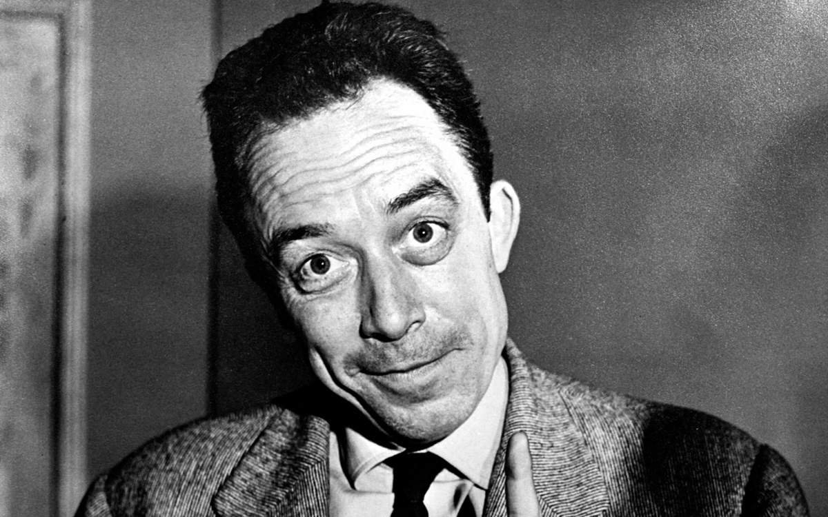 Albert Camus (1913-1960), écrivain français. (© Albert Harlingue/Roger-Viollet) Albert Camus (1913-1960), écrivain français.