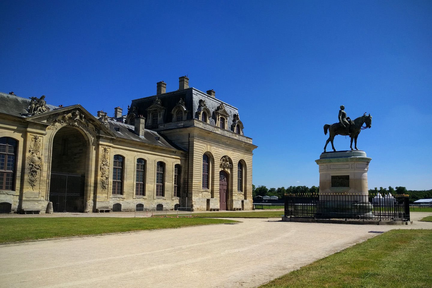 Chantilly quand art et histoire se rencontrent (Helloways) Chantilly quand art et histoire se rencontrent
