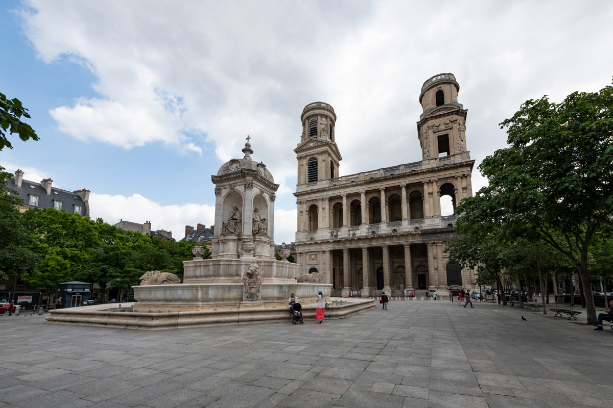 La Fontaine et l'Eglise de Saint Sulpice (François Grunberg / Ville de Paris) La Fontaine et l'Eglise de Saint Sulpice