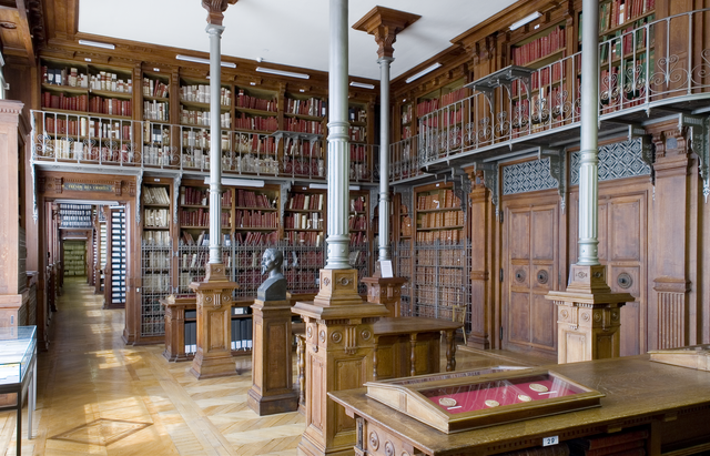 Archives nationales (Paris). Grands dépôts, salle de l'Armoire de fer. (wikicommons) Archives nationales (Paris). Grands dépôts, salle de l'Armoire de fer.