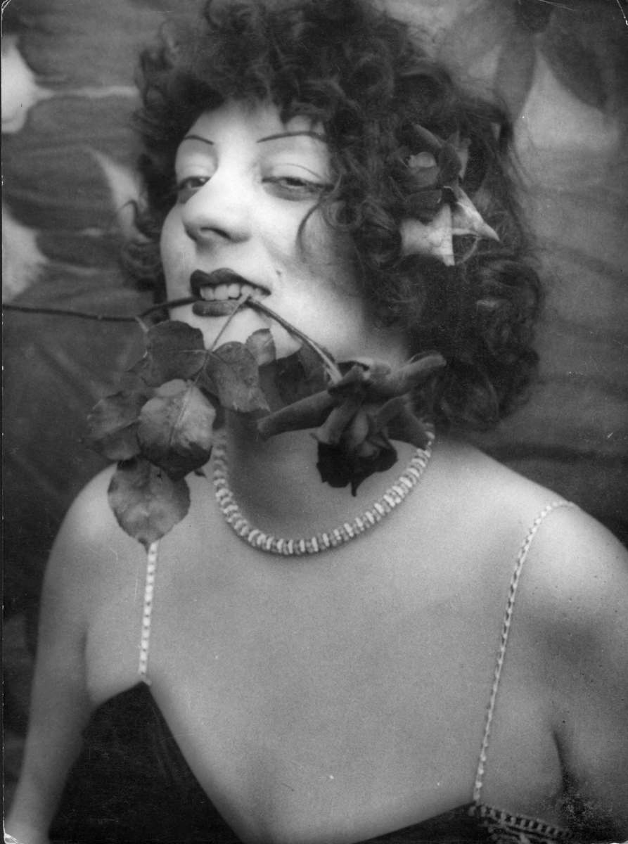 Kiki de Montparnasse (1901-1953), modèle. Paris, vers 1925. (Roger-Viollet) Kiki de Montparnasse (1901-1953), modèle. Paris, vers 1925.