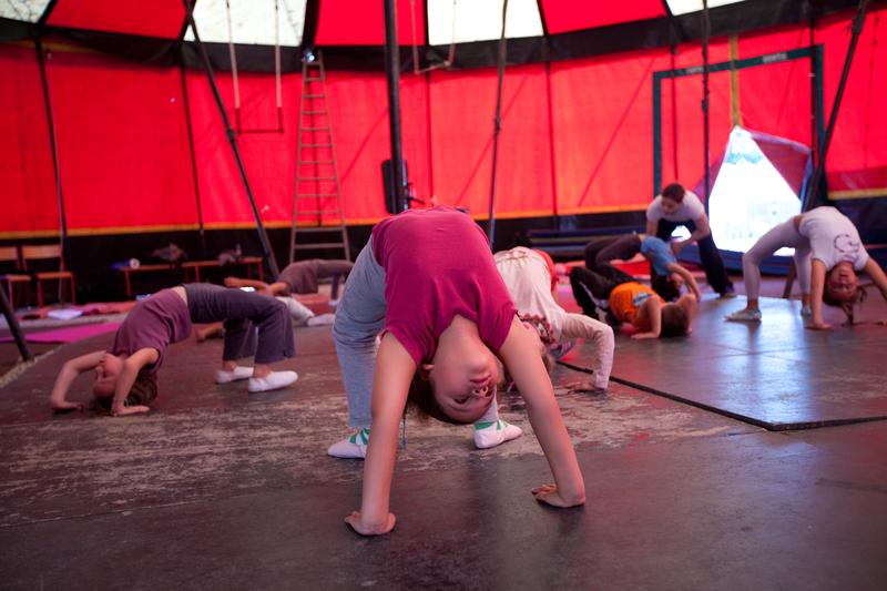 Initiation cirque (©Jean-Baptiste Gurliat/Ville de Paris) Initiation cirque